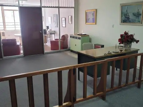 Oficina 5 ambientes con 2 baños