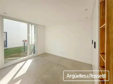 Casa 4 ambientes con 2 baños
