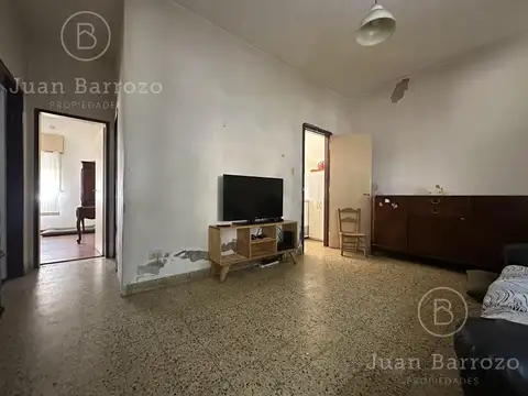 Venta Casa de 2 dormitorios y fondo libre en Remedios de Escalada.