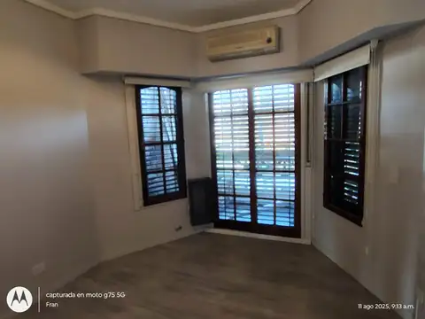 Casa 6 ambientes con 2 baños