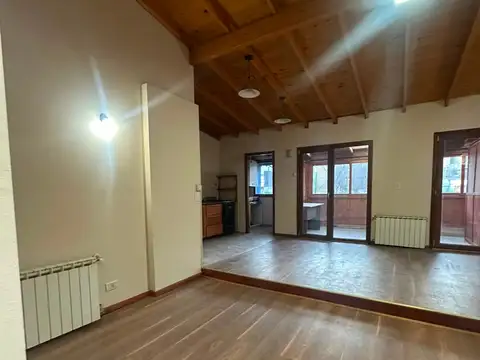 Depto Tipo Casa 6 ambientes con 2 baños