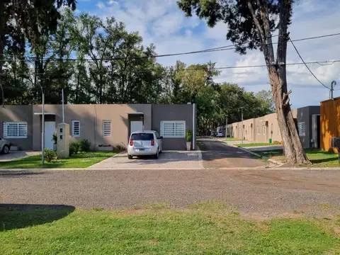 Casa 2 ambientes con cochera en venta en complejo Arturo Illia - Grand Bourg