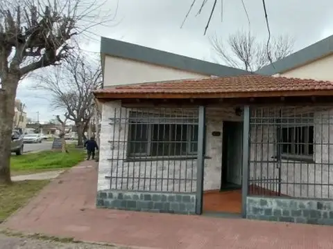 Casa en Venta 2 dormitorios con cochera.