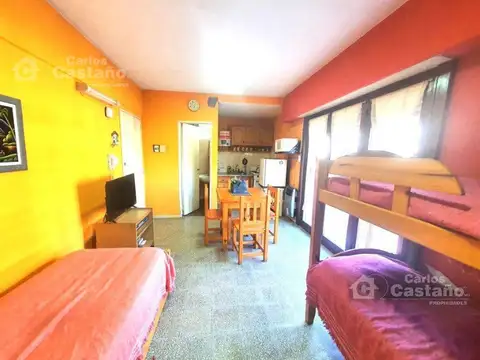 Monoambiente con Balcón, Amoblado y al Lateral (AMOBLADO)