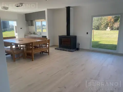 Venta casa a estrenar 3 dormitorios al agua con salida al rio Lujan Barrio Nautico el Cazal.