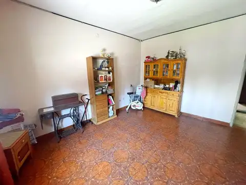 VENTA CASA CON JARDIN Y GARAGE EN LANUS ESTE