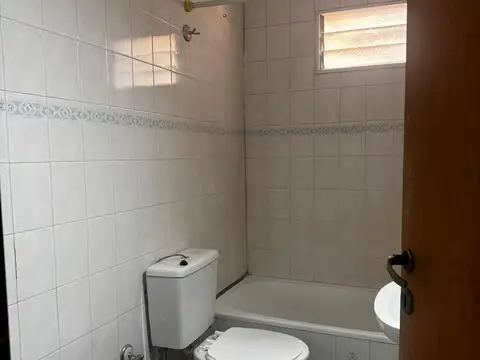 Casa en alquiler - 2 Dormitorios 1 Baño - La Plata