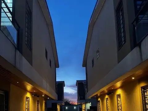 HERMOSO DUPLEX A ESTRENAR CON MATERIALES DE EXCELENCIA