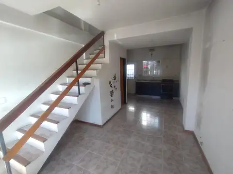 Depto Tipo Casa en Alquiler de 2 dormitorios