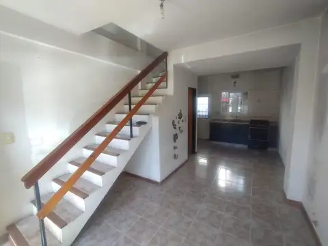Depto Tipo Casa en Alquiler de 3 ambientes