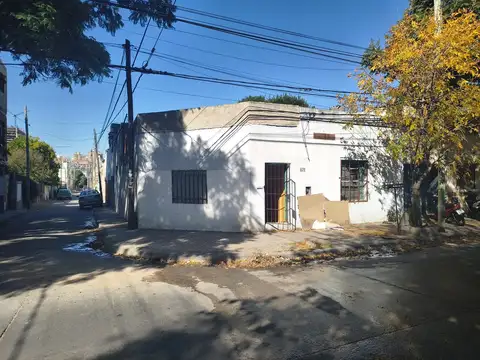 VENTA TERRENO GUEMES 221 M2 CON CASA Y DPTO A RECICLAR O DEMOLER