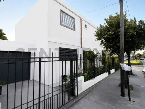 Venta Casa 4 Dormitorios Barrio Santa Isabel 2 secc