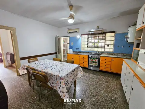 Casa 4 ambientes con 2 baños