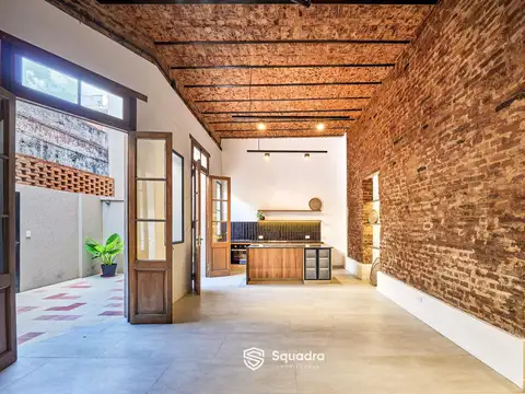 VENTA - Casa de pasillo de 2 dormitorios, patio, parrillero, y terraza - Centro, Rosario.