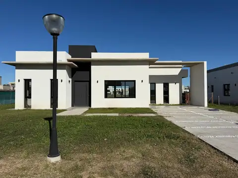 PRADOS DEL OESTE MORENO CASA DE 4 AMBIENTES EN VENTA A ESTRENAR