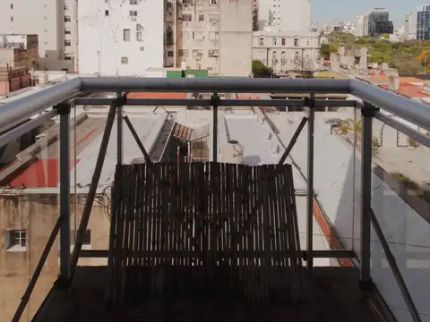 Venta de Triplex con patio, terraza y balcon en Monserrat
