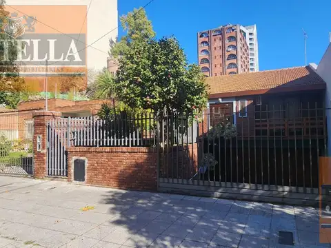 Casa 4 Amb c/ 2 Cocheras - 232 m² Edificados s/ Lote 305 m² - S.Justo (Ctro)