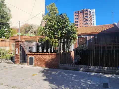 Casa 4 Amb c/ 2 Cocheras - 232 m² Edificados s/ Lote 305 m² - S.Justo (Ctro)