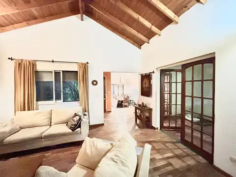 Casa en Venta con 2 cocheras