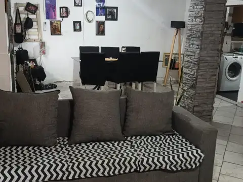 Casa 2 ambientes con 2 baños