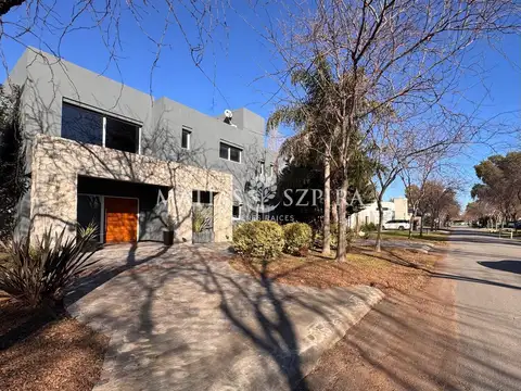Casa en Venta en La Cesarina, USD 275.000