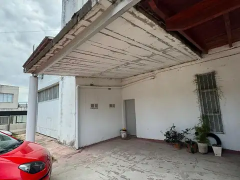 Casa en Venta con 4 cocheras