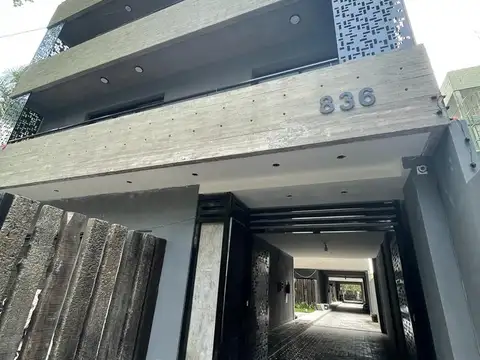 Venta de departamento con gran terraza privada en el corazón de Adrogué, La Rosa 836.