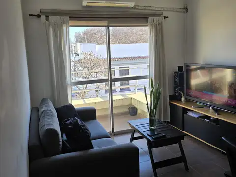 ALQUILER DEPARTAMENTO  DOS AMBIENTES CON BALCÓN EXCELENTE UBICACIÓN