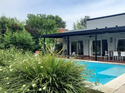 Casa en VENTA Y/O  ALQUILER ANUAL BARRIO NAUTICO CUBE