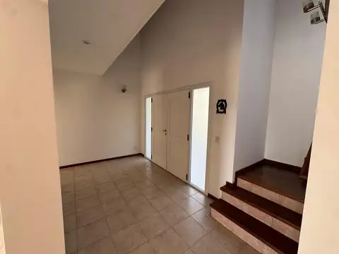 Casa en Alquiler en Countries y Barrios Cerrados en Moreno, USD 1.500