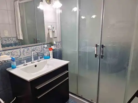 CASA 5 AMB CON PILETA EN ADROGUE acepta permuta