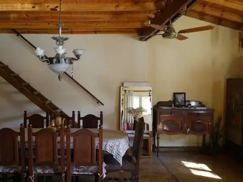 Casa 7 ambientes con 2 baños