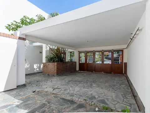 Casa 6 ambientes con 3 baños
