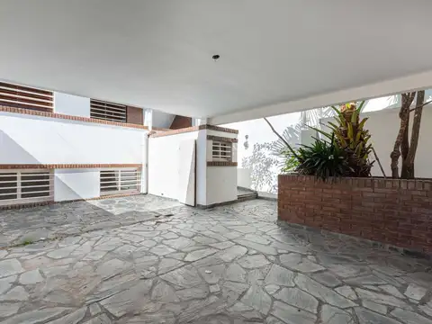 Casa en Venta con 4 cocheras
