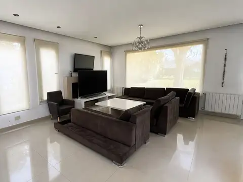 Casa 7 ambientes con 3 baños