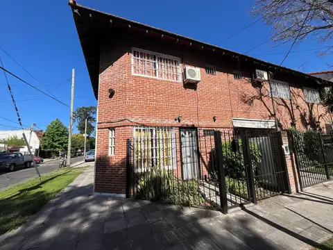 Moderno dúplex en venta en Carapachay!