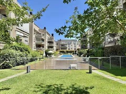 Importante departamento en alquiler de 3/4 dormitorios con dos cocheras en Jardines de San Isidro.