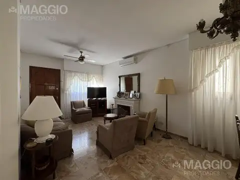 Casa 6 ambientes con 3 baños