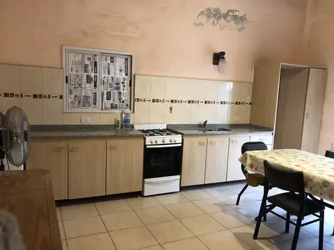 Casa 4 ambientes con 2 baños
