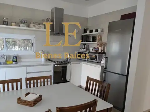 Casa 5 ambientes con 4 baños