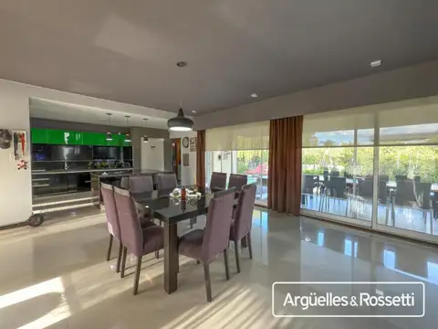 Casa en Venta con 1 cochera