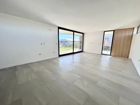 Oportunidad  Casa 4 amb con pileta - Finca Jóven