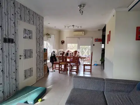 Casa 5 ambientes con 2 baños