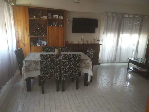 Depto Tipo Casa 6 ambientes con 2 baños