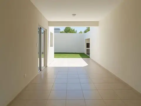 CASA EN VENTA BARRIO CERRADO 3 DORM VILLA RETIRO