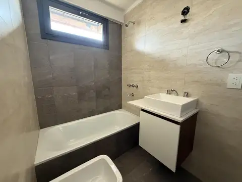 Departamento 2 ambientes de categoría en Morón Sur