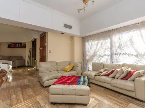 Depto Tipo Casa en Venta de 4 dormitorios