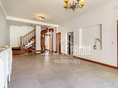 Casa en lote propio 5 ambientes - Le Brique Propiedades -