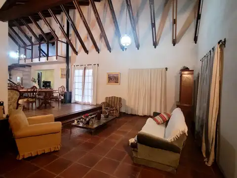 Casa 5 ambientes con 4 baños