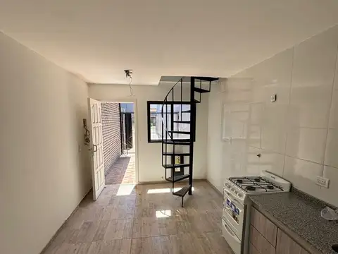 Depto Tipo Casa 2 ambientes con 1 baño